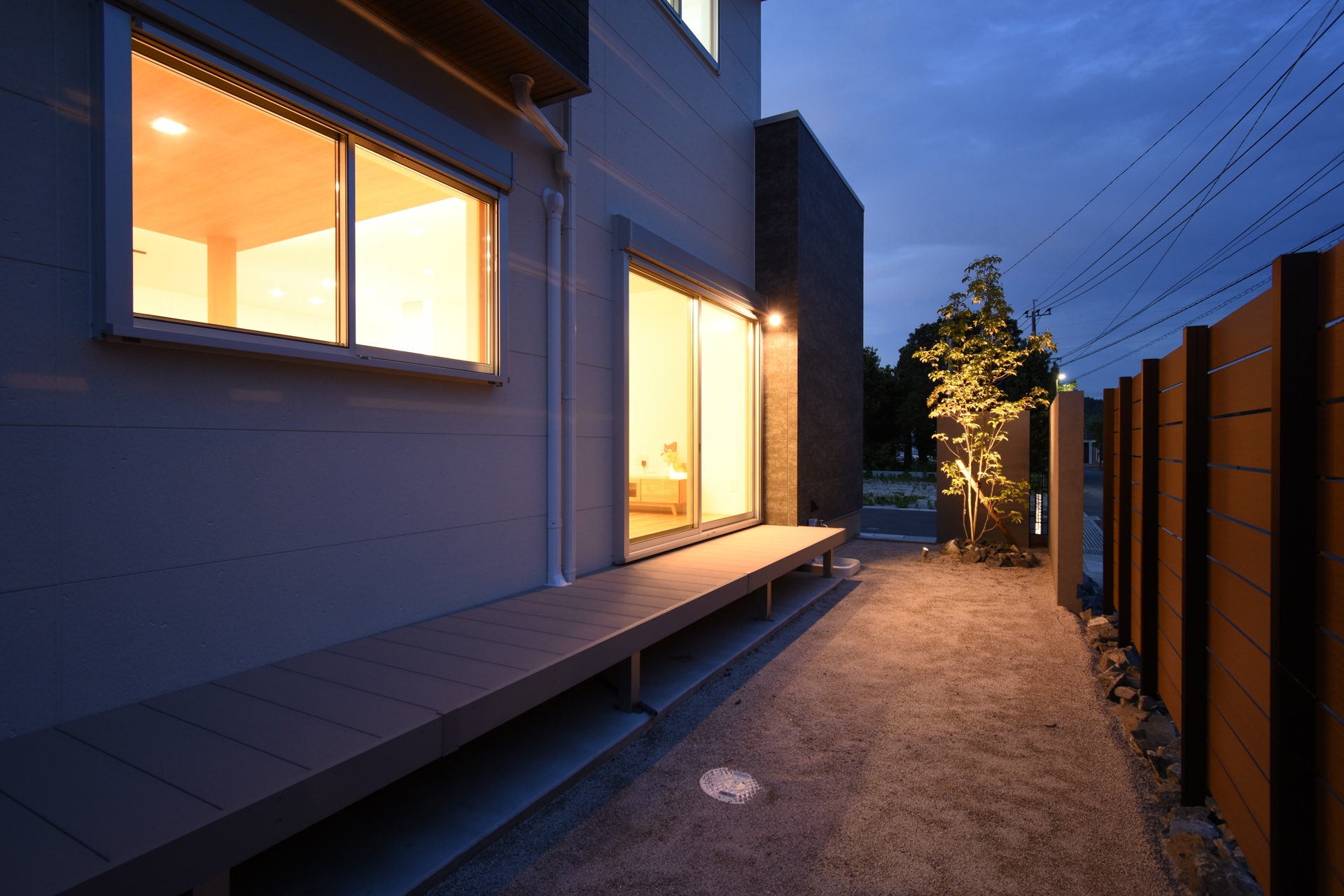 デッキ付きの庭